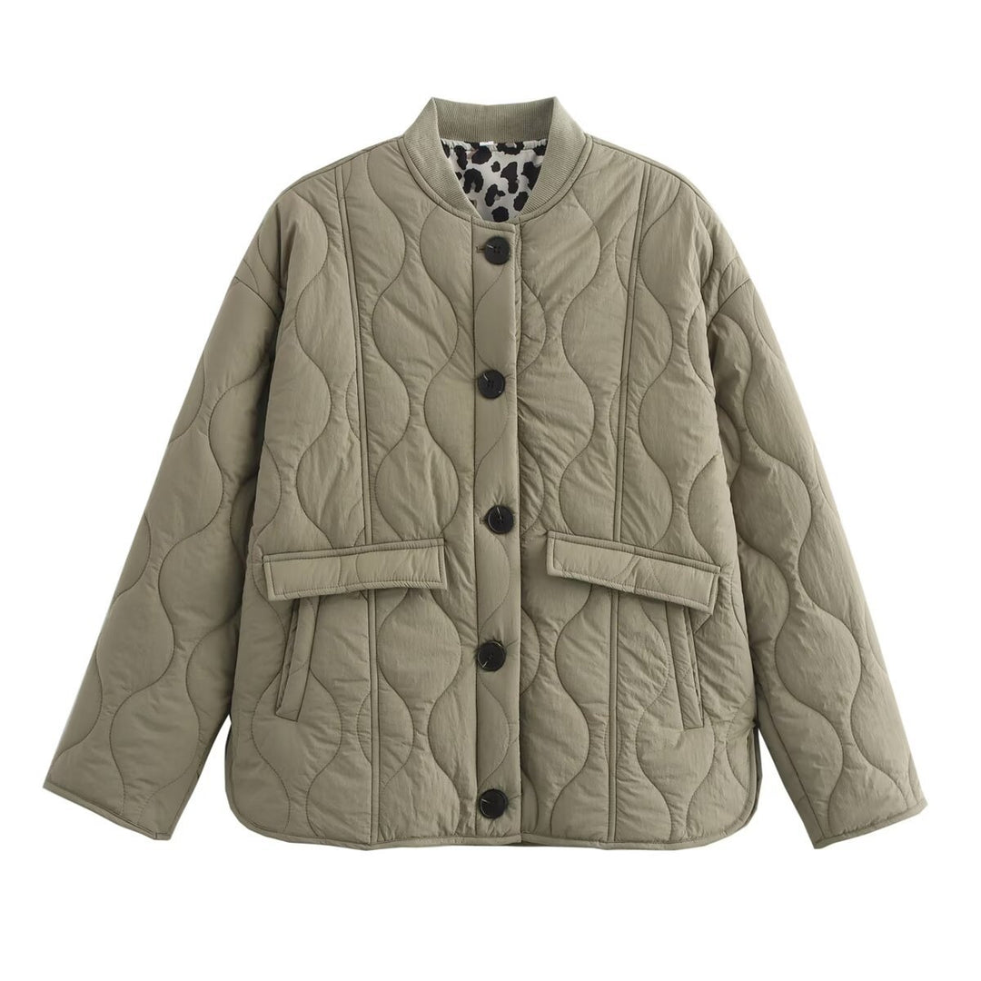 Women's quilted jacket with round neck, flap pockets, and reversible lining Mune Fashion