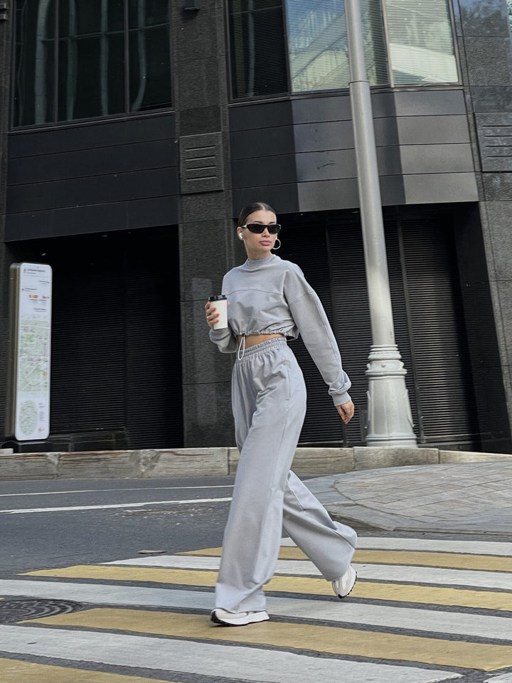 Women Cropped Loungewear Set with gathered drawstring and wide high-waist pants Mune Fashion