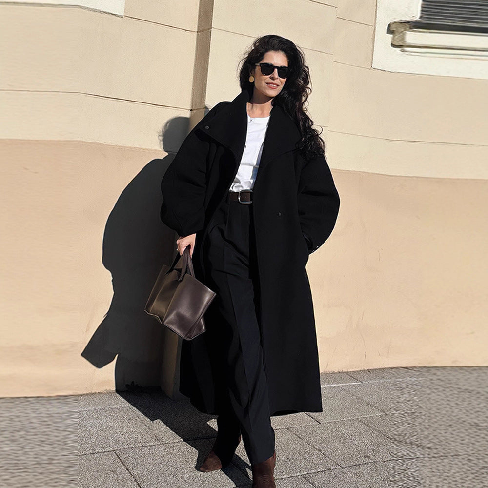 Ladies coat in minimalist midi cut with stand-up collar and concealed button placket Mune Fashion