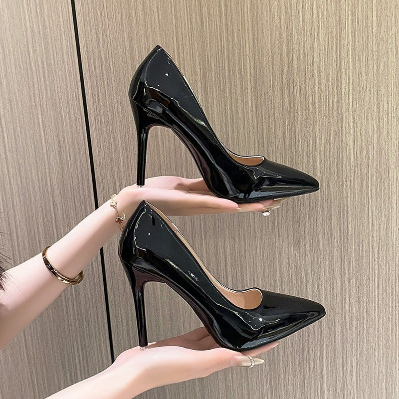 Women's bridal patent leather pumps with pointed toe shape and slim stiletto heel Mune Fashion