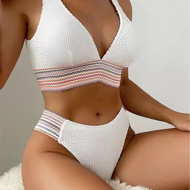 Ladies bikini set with modern V-neck and textured material Mune Fashion