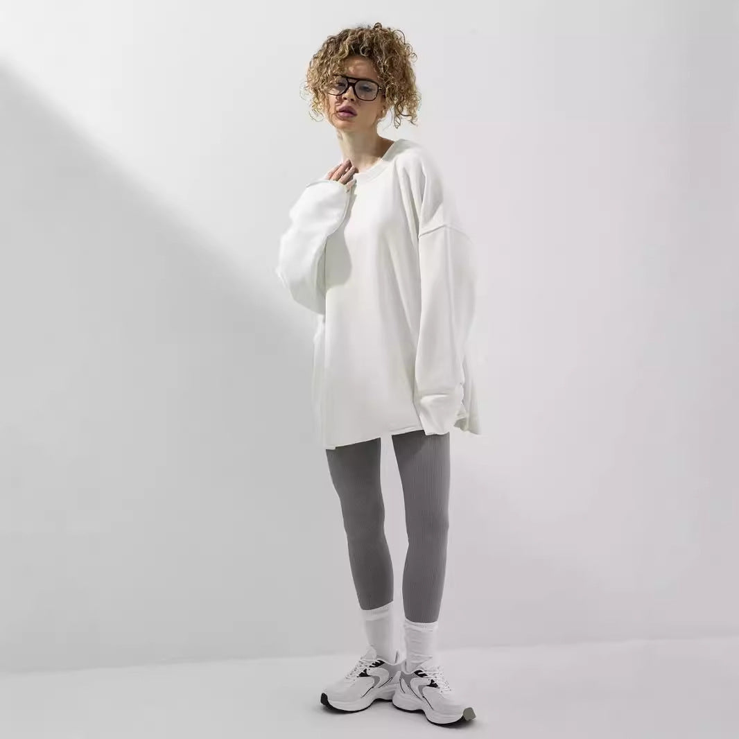 Women's loose sweatshirt with round neckline and extended oversized cut Mune Fashion