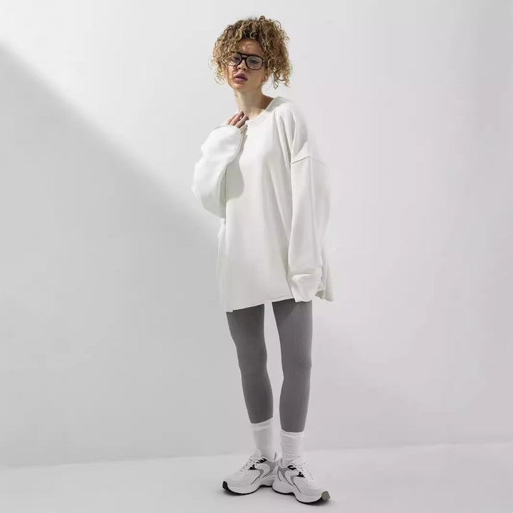 Women's loose sweatshirt with round neckline and extended oversized cut Mune Fashion