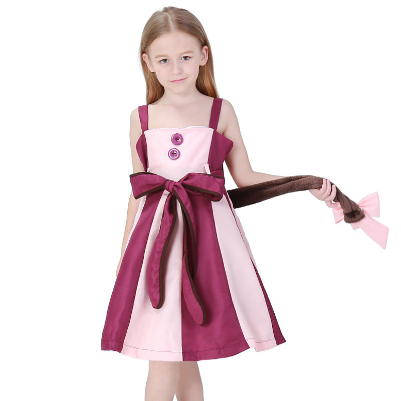 Girl costume with hooded cape and playfully designed details Mune Fashion