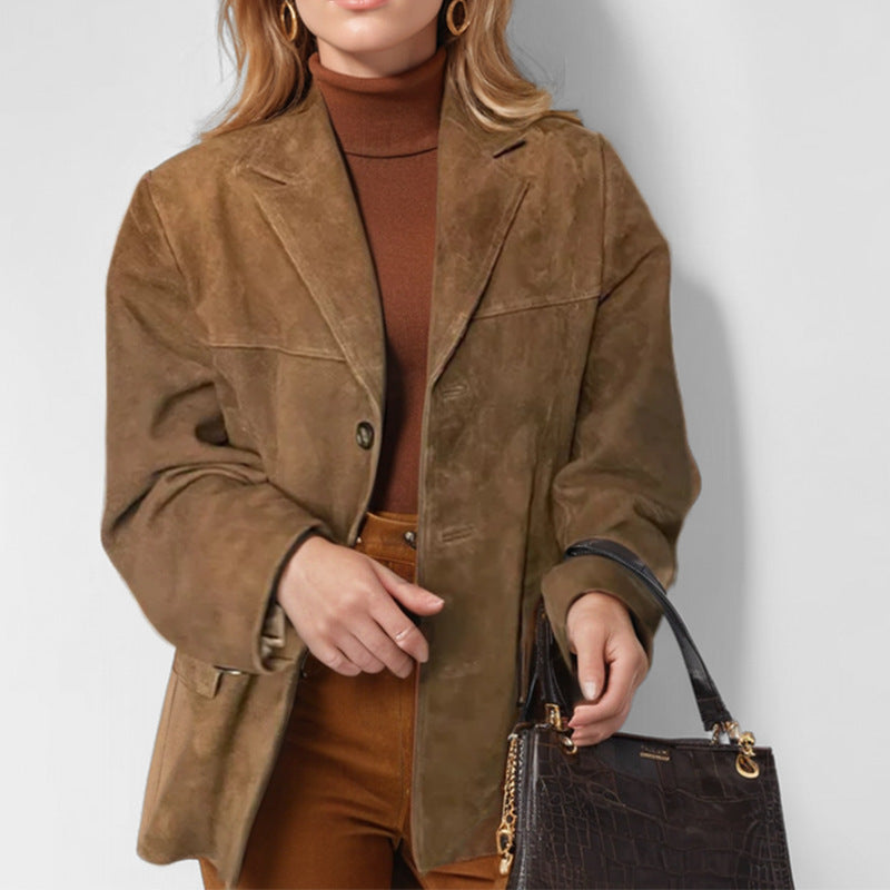 Women's loosely cut suede jacket with lapel collar and patch pockets Mune Fashion