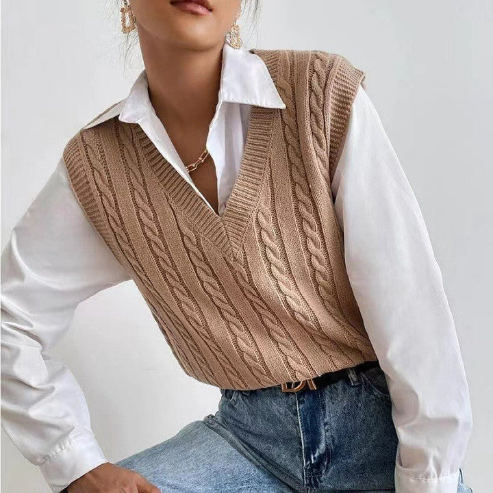Ladies' Knit Vest with V-Neck and Cable Pattern Mune