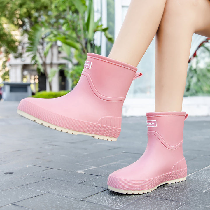 Women's waterproof short rubber boots with slip-resistant profile sole and comfortable insole Mune Fashion