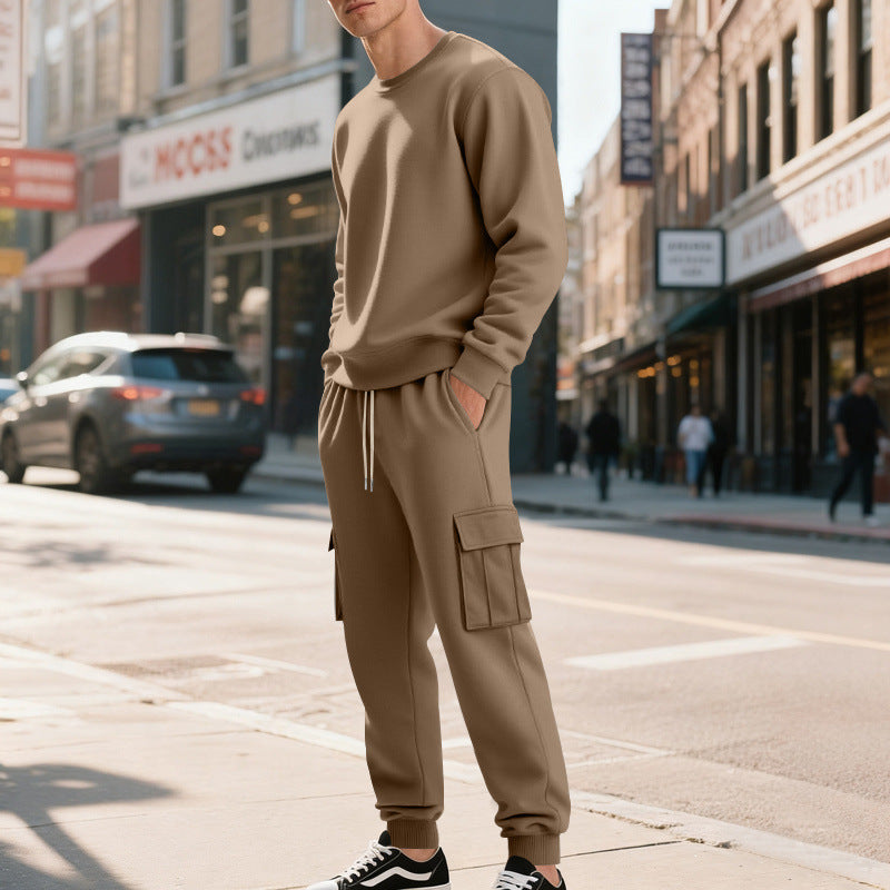 Men's utility cargo jogger made of French terry with multiple flaps & drawstring system