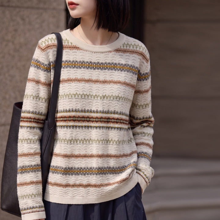 Women Light Fair-Isle Fine Knit Sweater with Round Neck and Fine Stripe Structure Mune Fashion