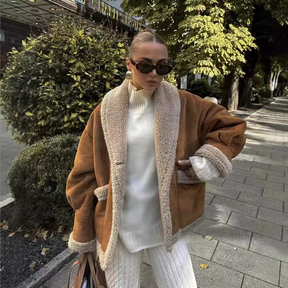 Women nan boxy short jacket in aviator look with large shawl collar and teddy lining Mune Fashion