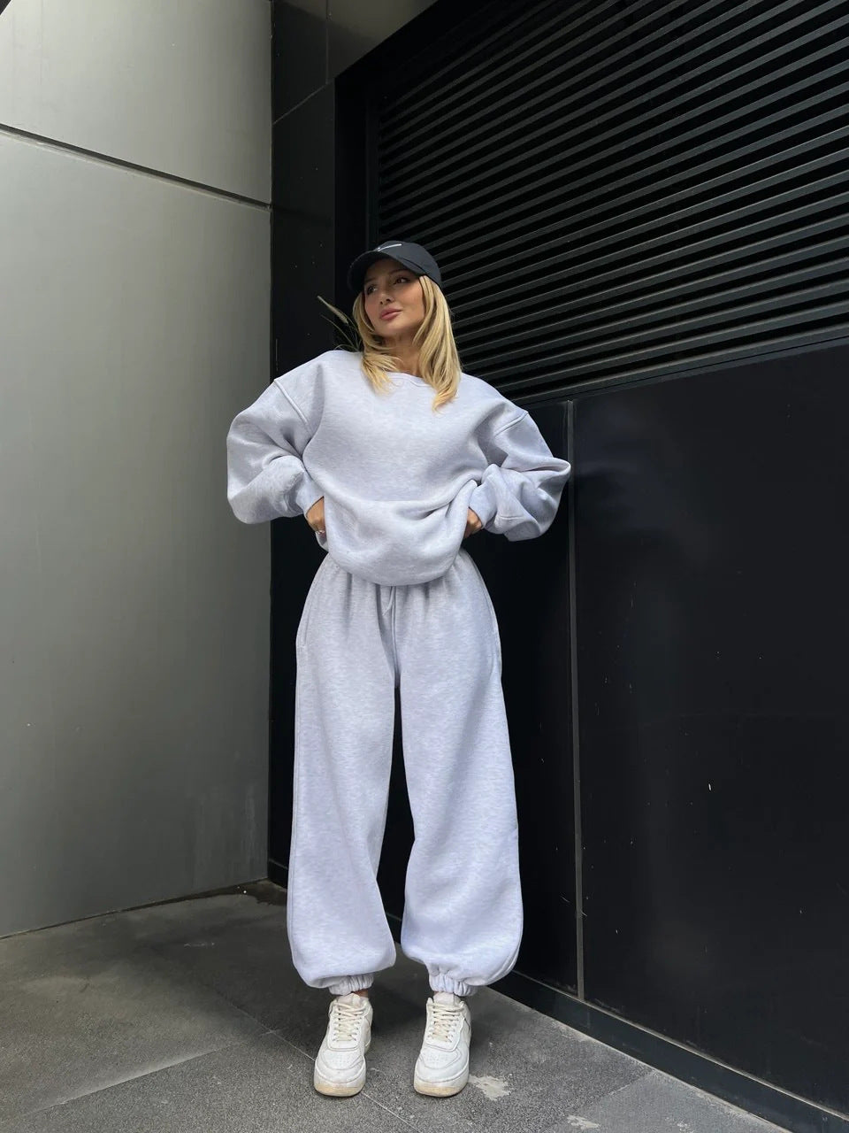 Women's Oversize Crewneck and High-Waist Drawstring Jogging Pants Set made of soft French Terry Mune Fashion
