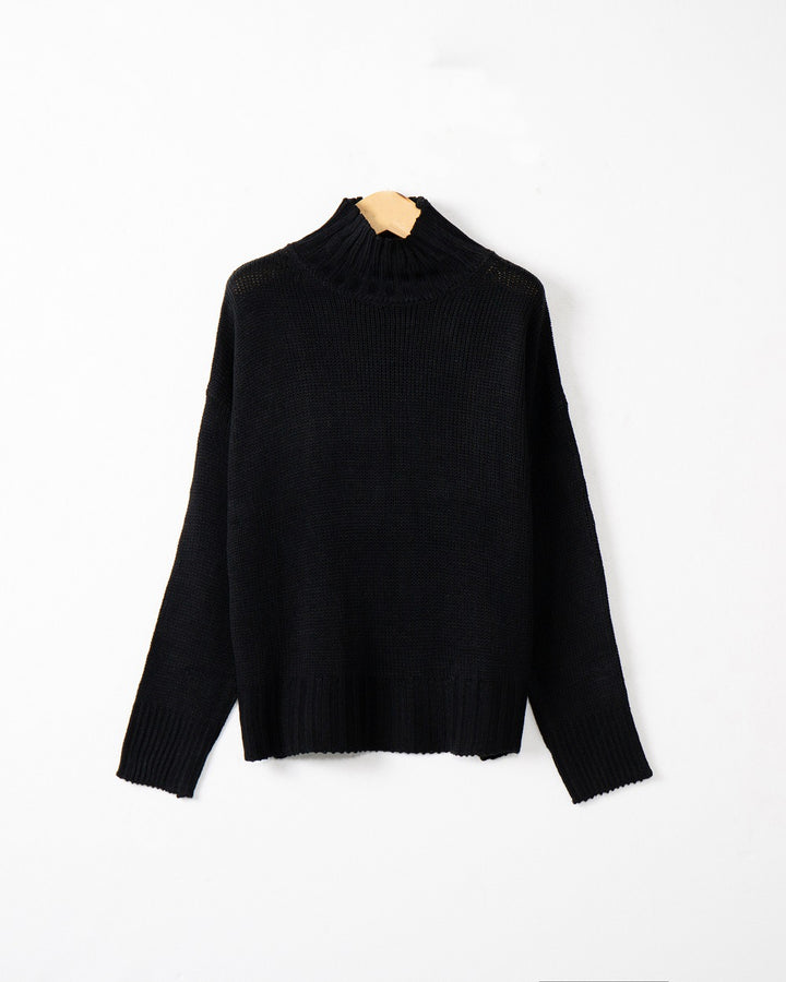 Women's turtleneck sweater made of chunky knit with oversized cut Mune Fashion