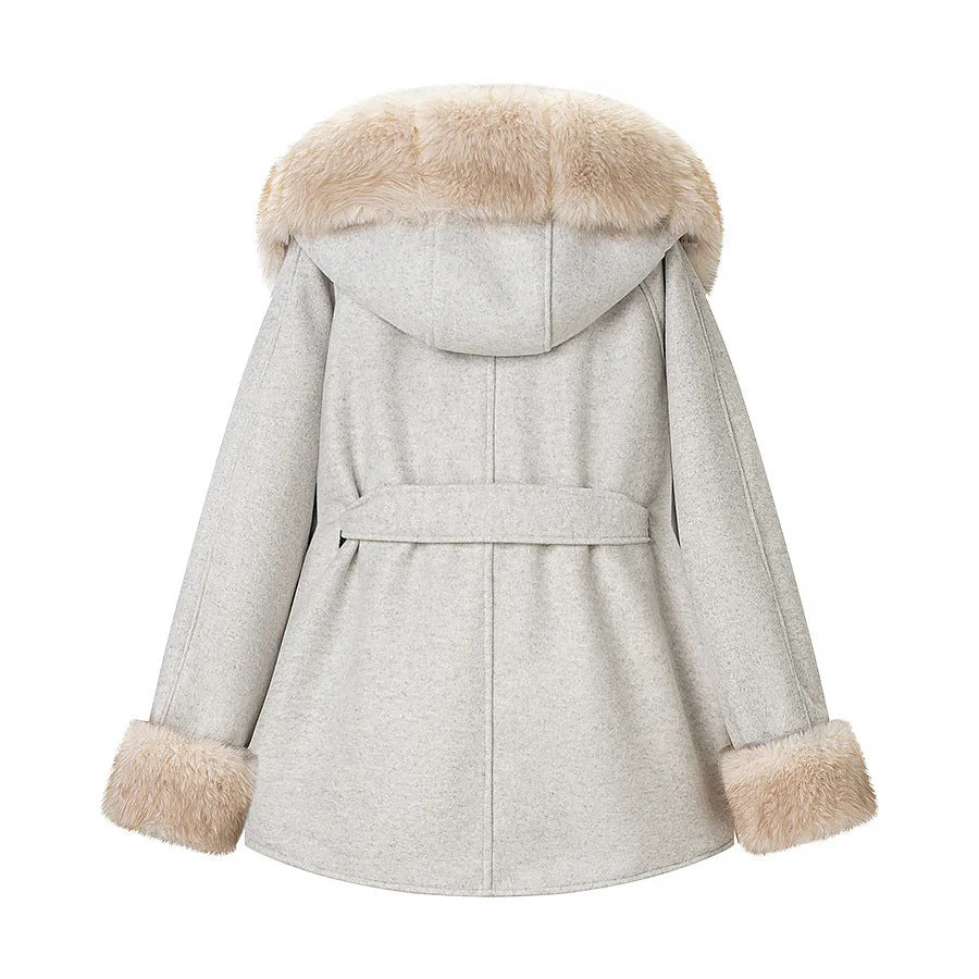 Women's hooded coat in cape cut with faux fur collar, tie belt, and patch pockets Mune Fashion