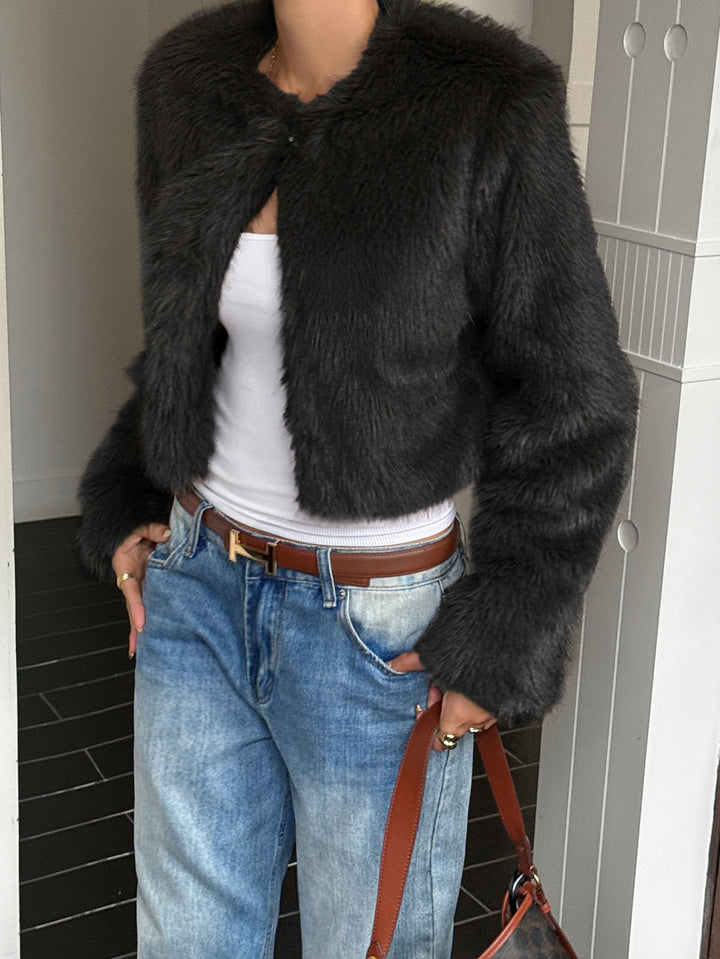 Women's short faux-fur jacket with voluminous sleeves, open cut and cozy inner lining Mune Fashion