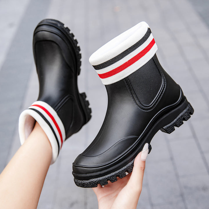 Women's Short Rubber Rain Ankle Boots with Padded Ring Cuff and Profiled Platform Sole Mune Fashion