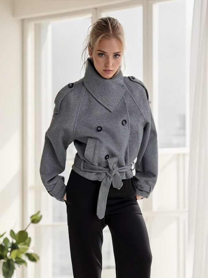 Women short-cut wool jacket with belt, double-breasted closure and high stand-up collar Mune Fashion
