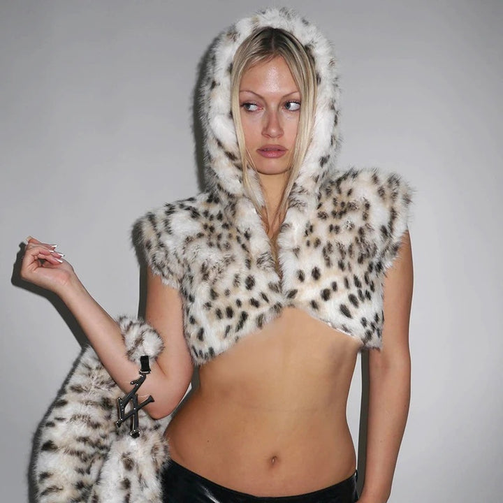 Women's short hooded bolero made of faux fur with fur stole and bracelet cuffs Mune Fashion