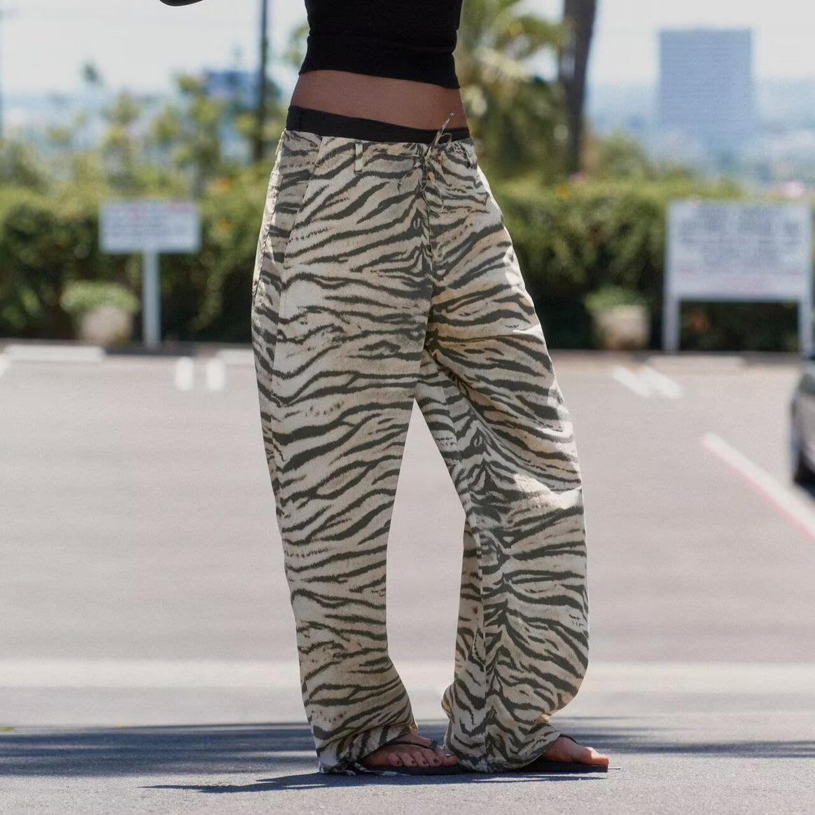 Women's Wide Palazzo Pants with Drawstring Waistband, Drawstrings and Animal Print Mune Fashion
