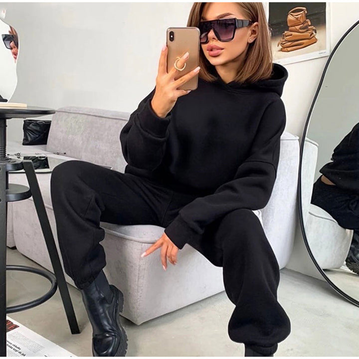Women's cozy lounge set with hoodie and high-waisted jogging pants Mune Fashion