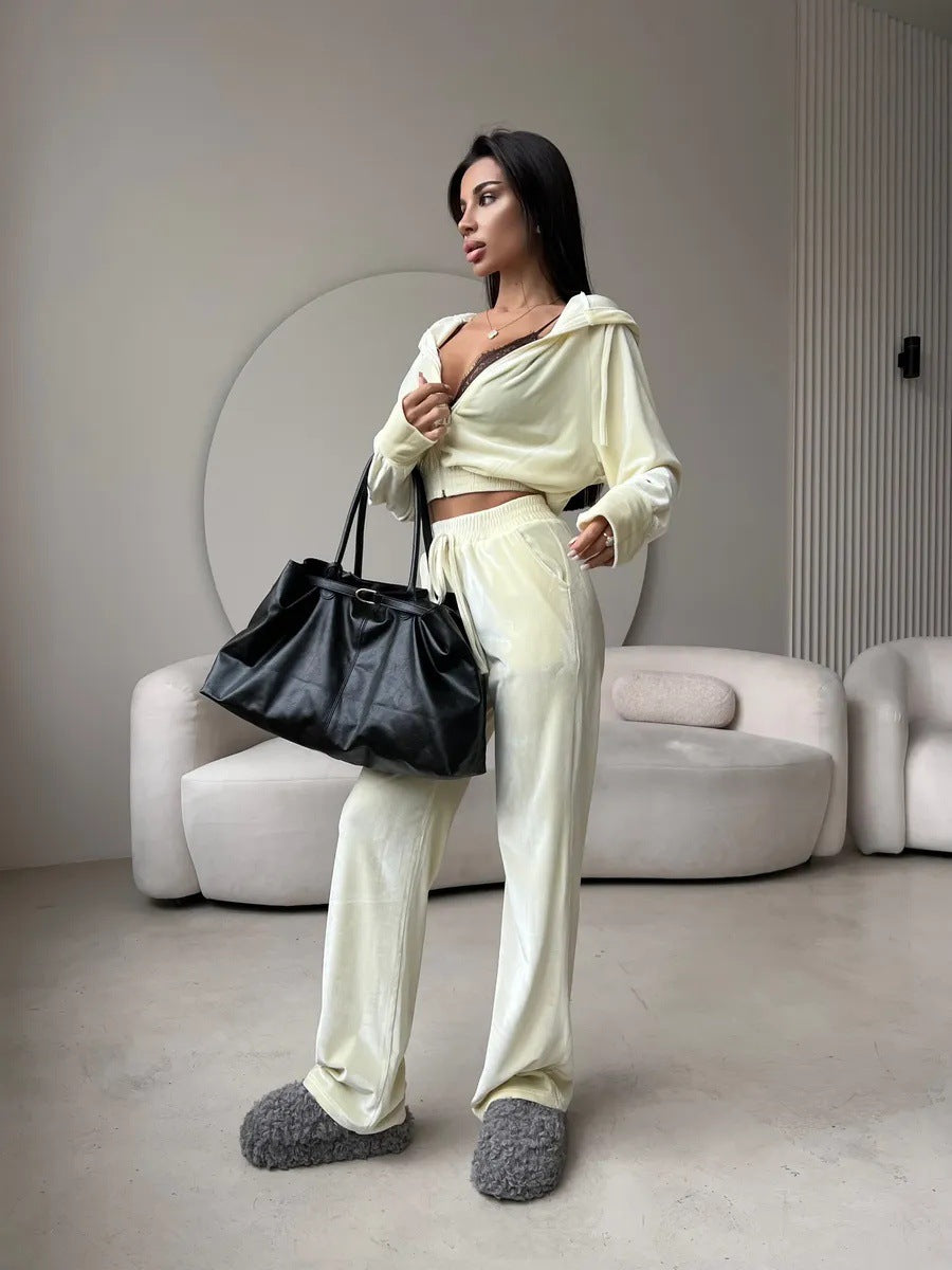 Women's luxurious velvet two-piece jogging suit with cropped zipper and wide pants Mune Fashion