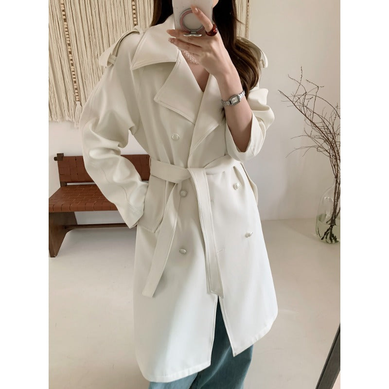 Ladies mid-length trench coat with oversized shoulders and mother-of-pearl buttons Mune Fashion