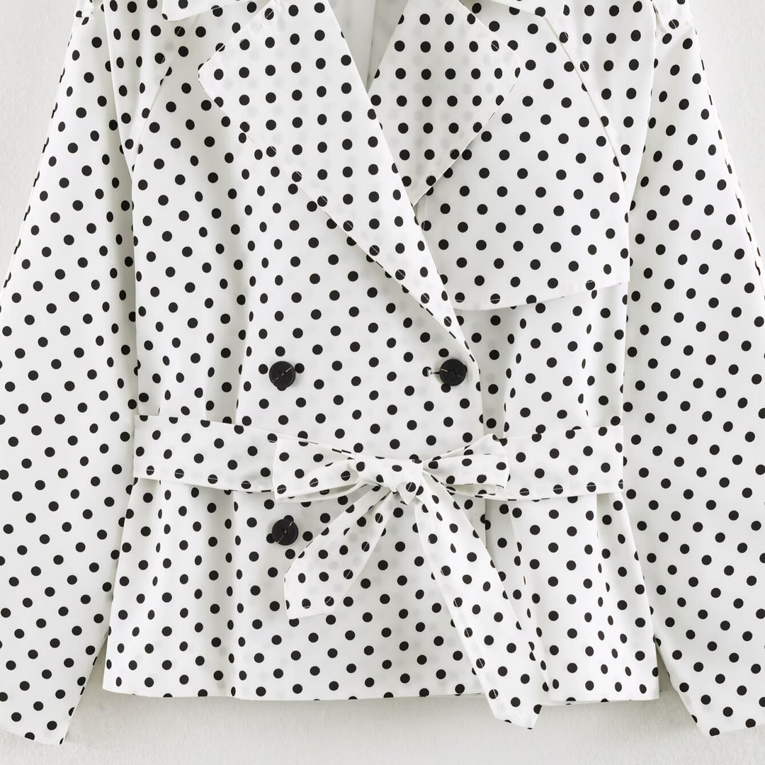 Women's short trench coat with tailored tie belt and polka dot pattern Mune Fashion