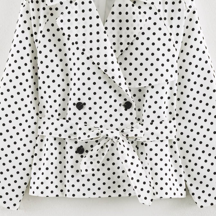 Women's short trench coat with tailored tie belt and polka dot pattern Mune Fashion