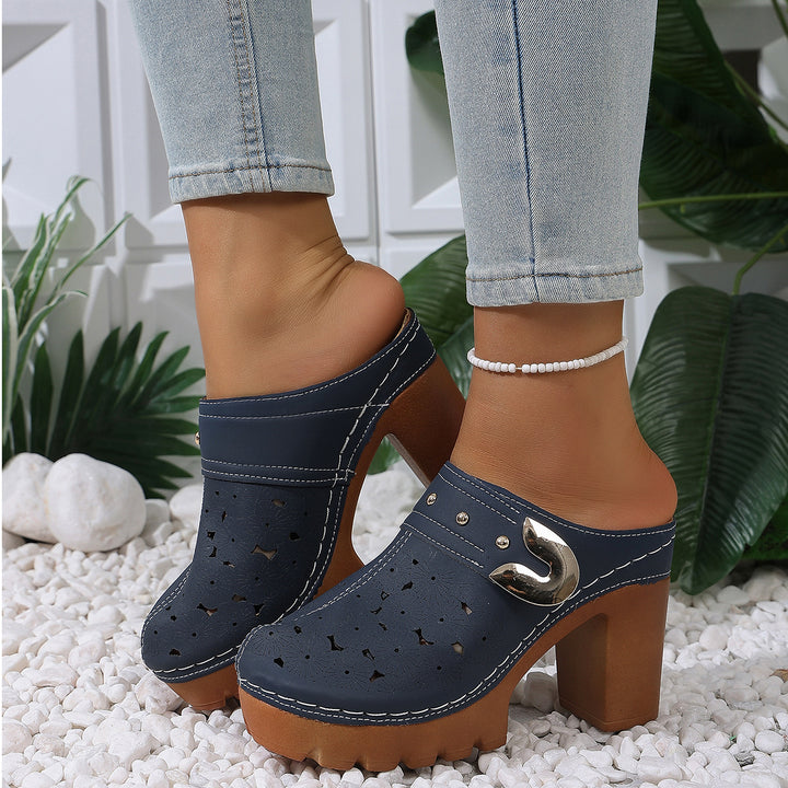 Women's platform clogs with floral perforation pattern, decorative metal buckle and high block heel Mune Fashion