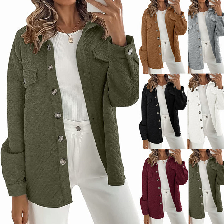 Women's quilted transitional shirt jacket with oversized cut, chest patches, and button placket Mune Fashion