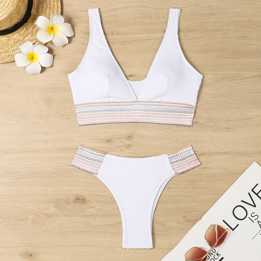 Ladies bikini set with modern V-neck and textured material Mune Fashion