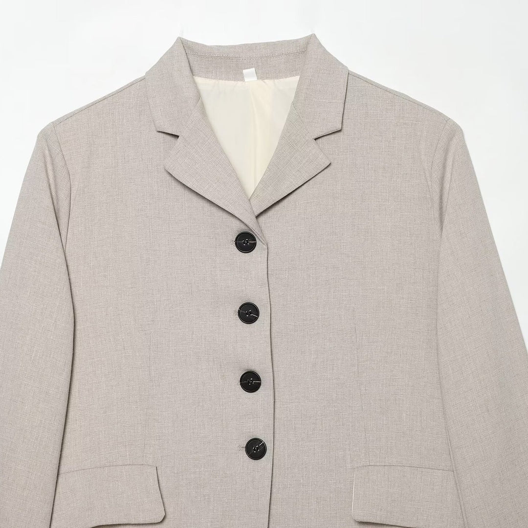 Women's short blazer with minimalist lines, rounded hem, and flap pockets Mune Fashion