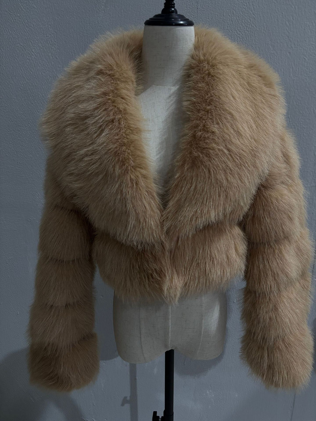 Ladies short-cut faux fur bolero jacket with voluminous shawl collar Mune Fashion