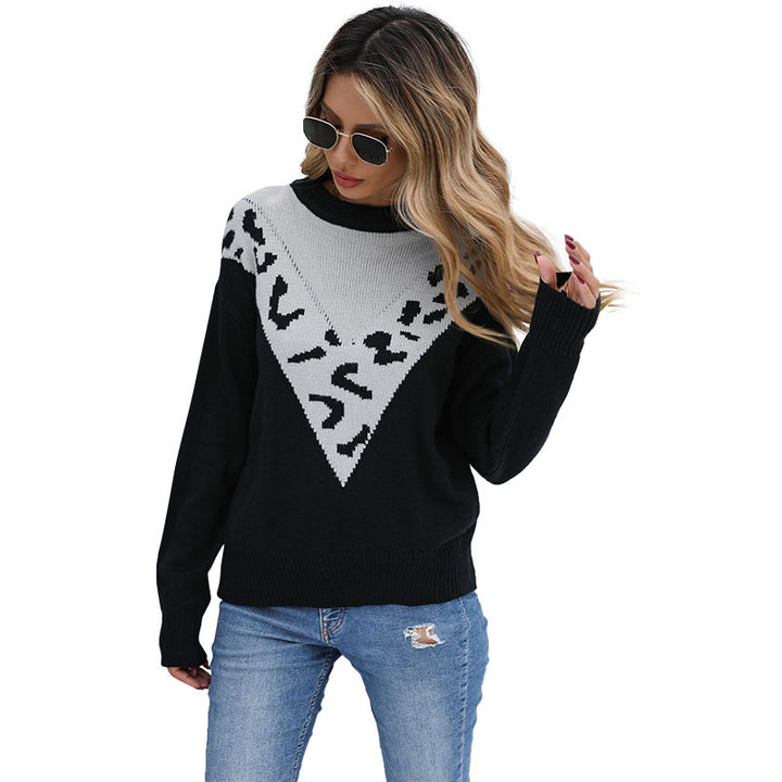 Women's fine knit sweater with contrasting leopard jacquard yoke and casual silhouette Mune Fashion