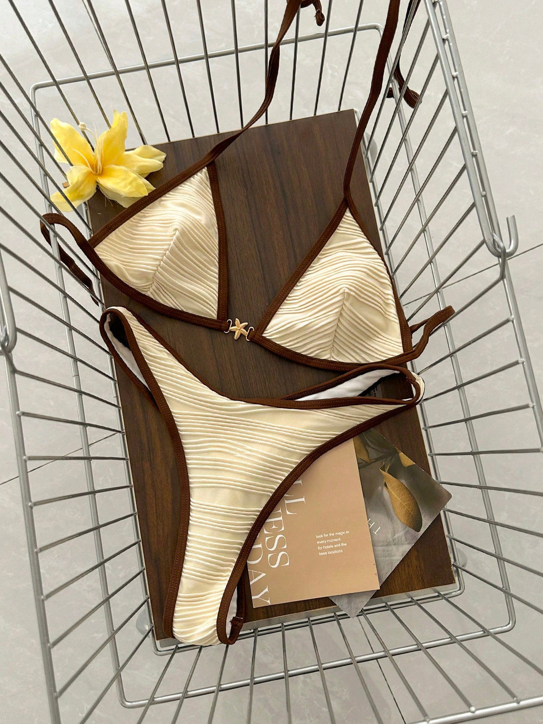 Women's Triangle Bikini with Elegant Rib Structure Mune Fashion