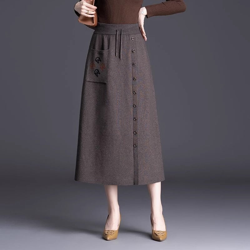 Ladies Long, button-closure skirt with practical pockets Mune Fashion