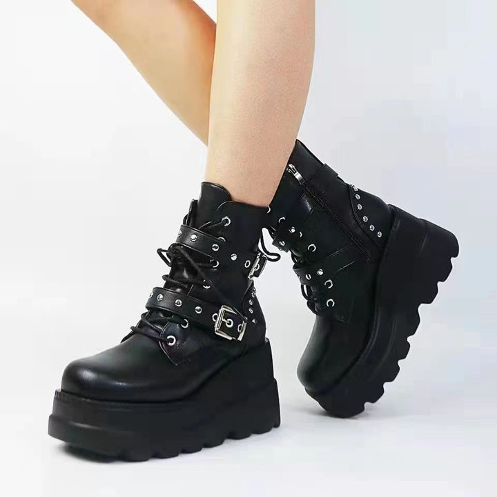 Women Short Shaft Platform Ankle Boots with Thick Tread Sole, Lacing and Decorative Buckles Mune Fashion