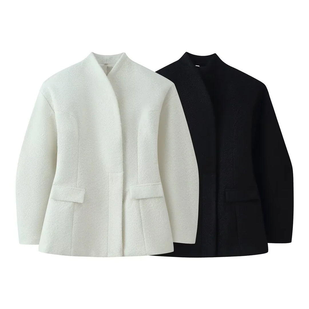 Women's short bouclé jacket with open front and flap pockets Mune Fashion