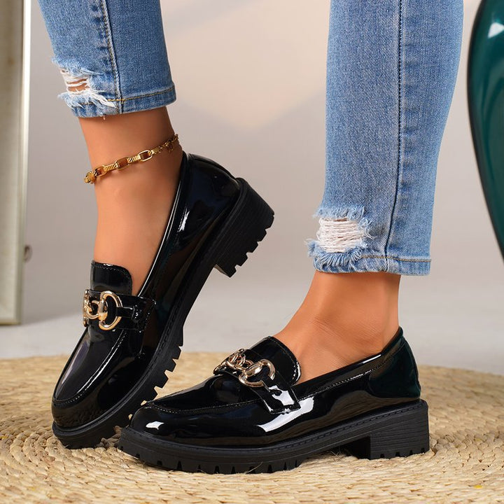 Women’s elegant patent plateau loafers with decorative bow and profiled rubber sole Mune Fashion