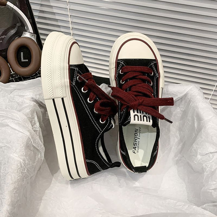 Women's Canvas Sneakers with Contrasting Details and Comfortable Laces Mune Fashion