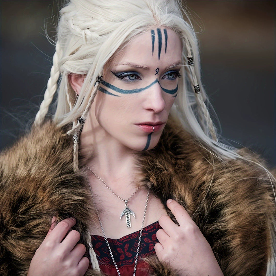 Women's shoulder collar made of faux fur with leather straps and metal fittings Mune Fashion