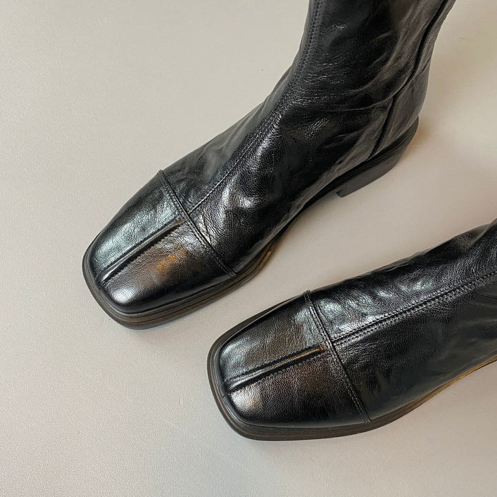 Women's leather boots with square toe and patterned rubber sole Mune Fashion