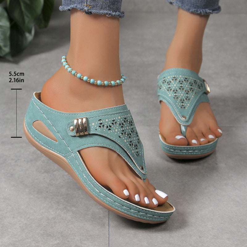 Women’s wedge flip-flops with perforated upper material and padded comfort footbed Mune Fashion