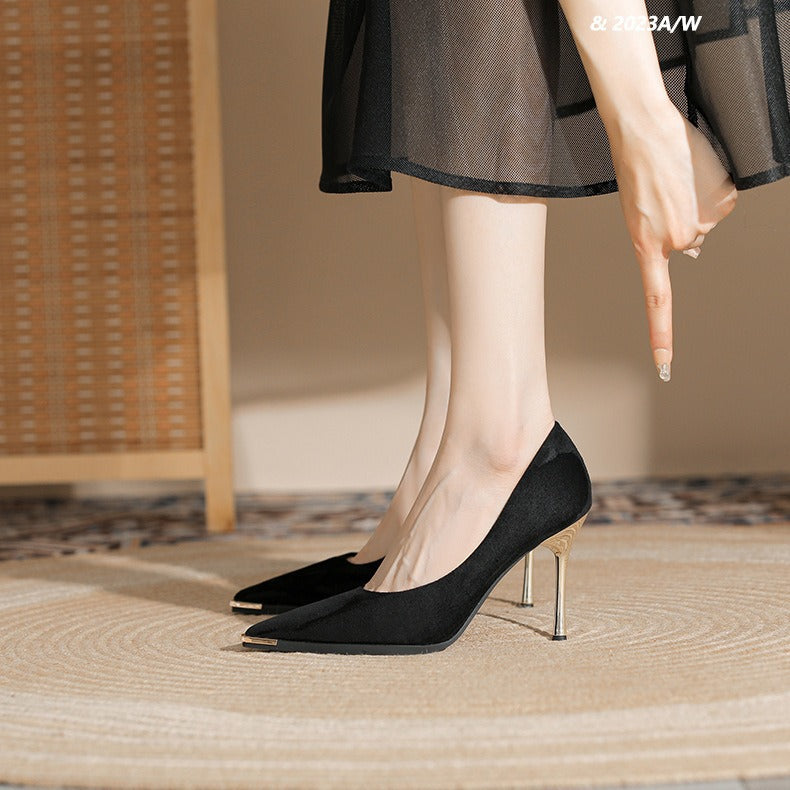 Women's velvet pumps with narrow gold-colored stiletto heel and metal cap detail Mune Fashion