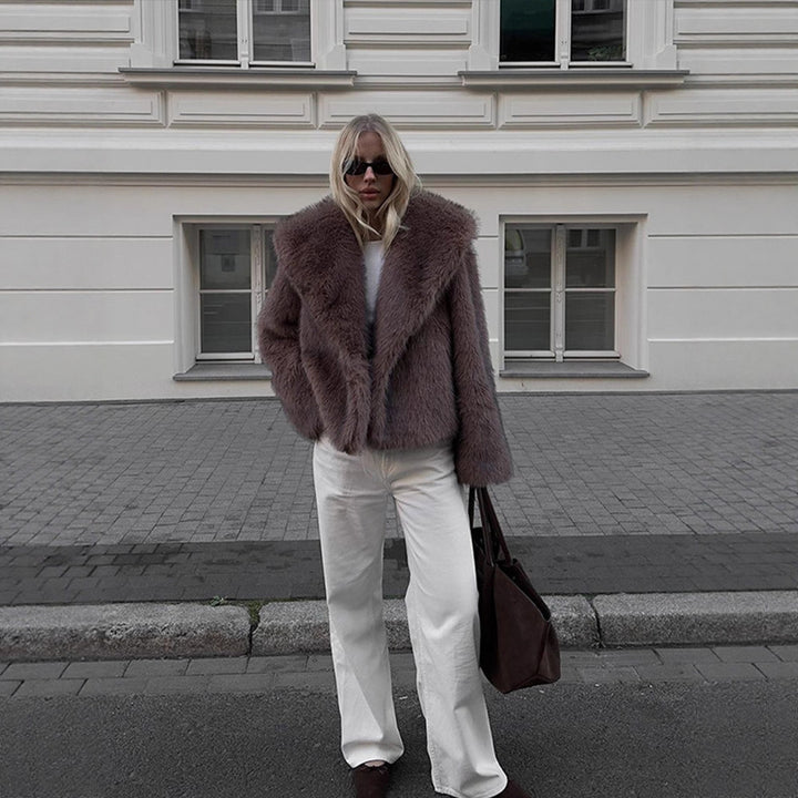 Ladies short jacket made of faux fur in a boxy fit with voluminous shawl collar Mune Fashion