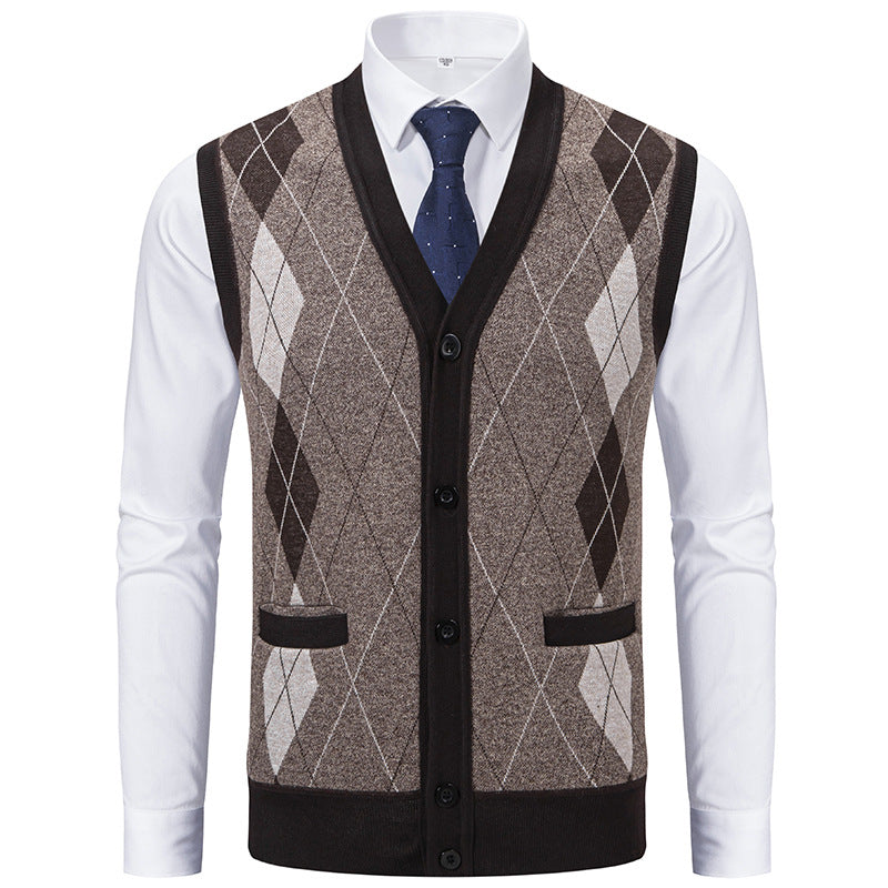 Men's fine knit vest with V-neck, diamond pattern, and patch pockets Mune Fashion