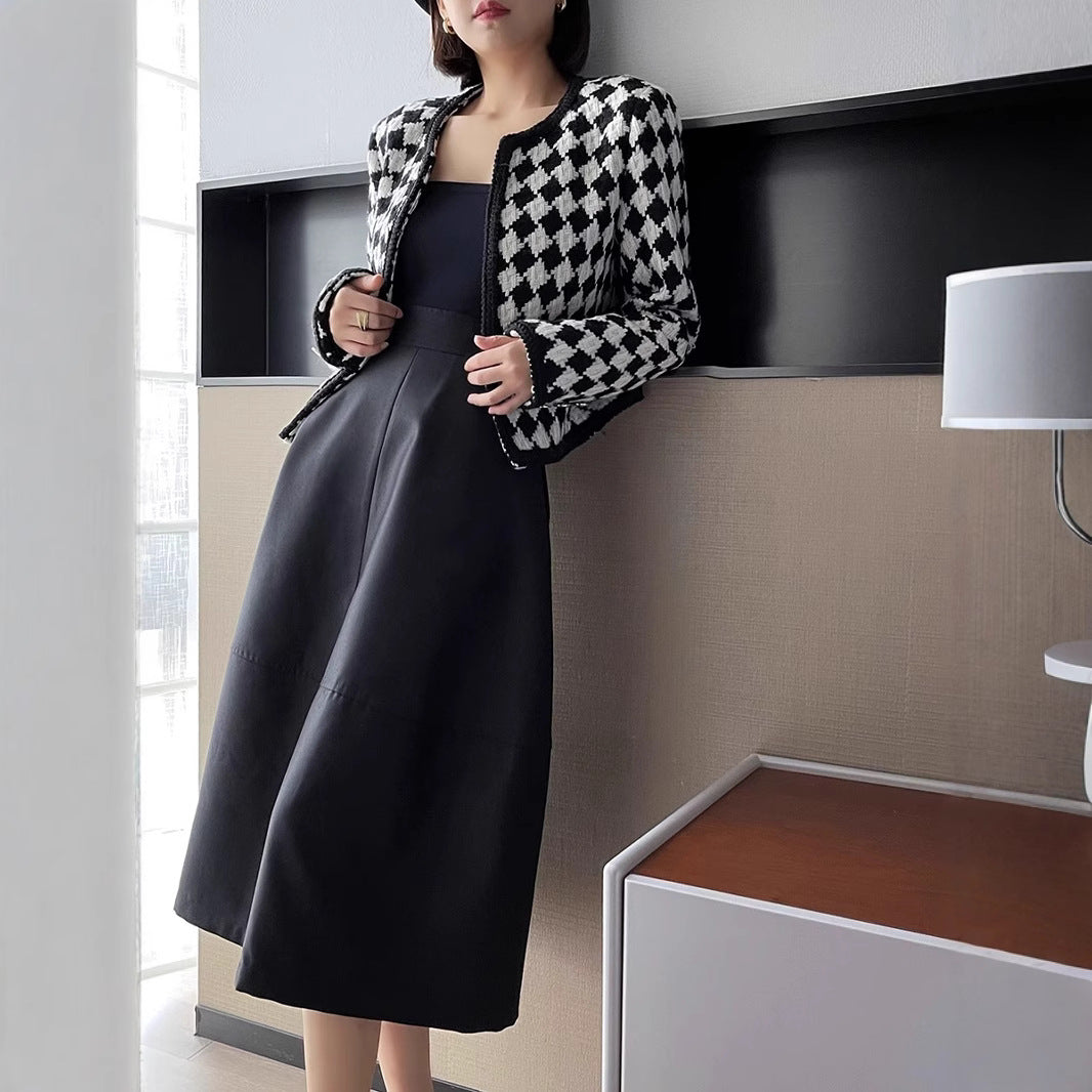 Ladies elegant and fashionable blouse with innovative cut Drune