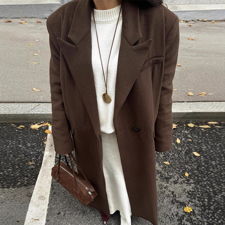 Women's long coat with straight cut, figure-flattering oversized lapels and side pockets Mune Fashion