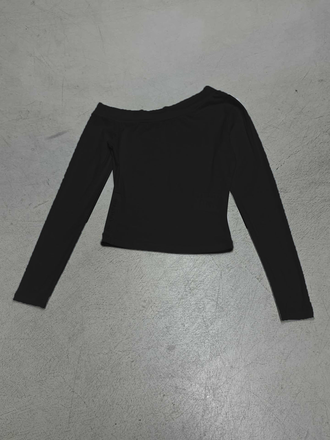 Women's off-the-shoulder long sleeve shirt with tailored silhouette and side button placket Mune Fashion