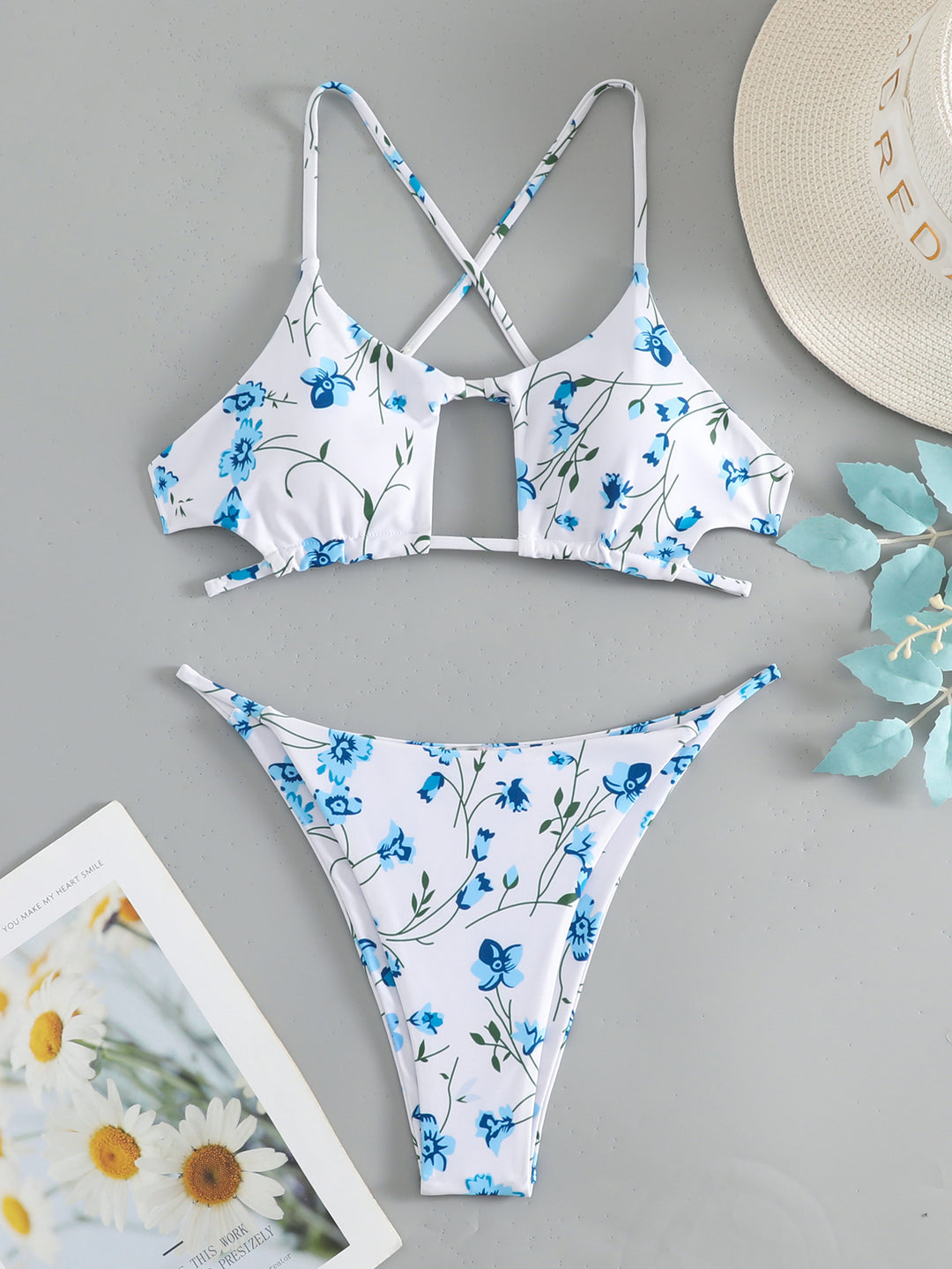 Women triangle bikini with floral cut and sophisticated straps Mune Fashion
