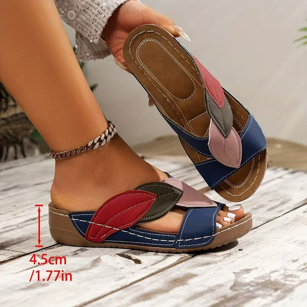 Women's comfort sandals with padded insoles and decorative leaf appliqués Mune Fashion